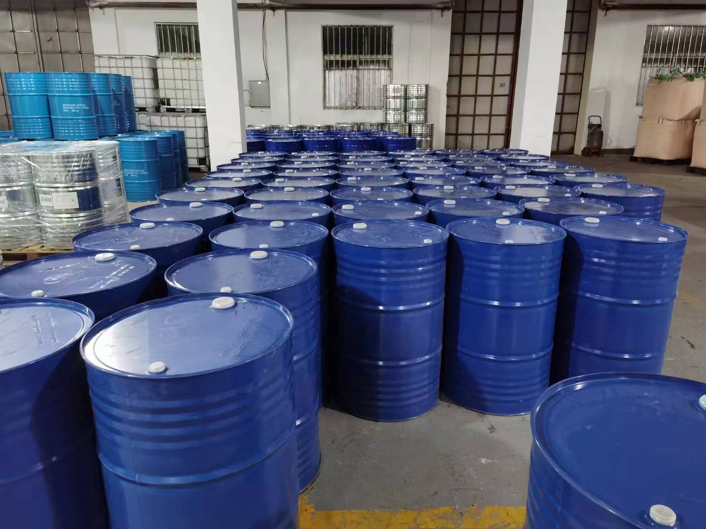 無水乙醇：優(yōu)越品質(zhì)，多元應(yīng)用的工業(yè)明珠